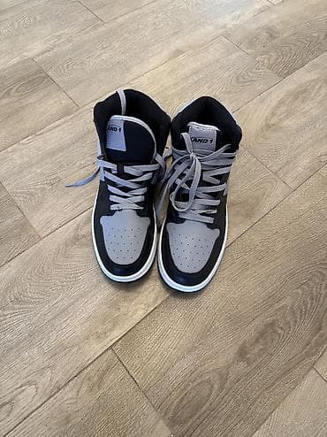 And 1 firmanin botinkalarir, təzə hec bir dəfə də geynilmiyib