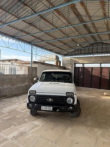 opel vectra b: LADA Niva 4x4, ağ rəngli, 3 qapılı off-road SUV. Xüsusiyyətlər və — 5