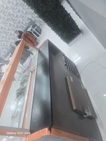 Digər soyuducu avadanlığı: Soyuducu vitrin – restoran, kafe, şirniyyat və deli məhsullarının — 1