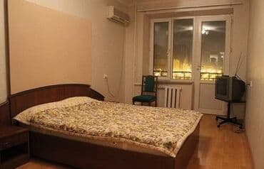 1 ci mikrorayon satilan evler: Bakı, 3 otaqlı, Köhnə tikili, m. Sahil, 97 kv. m — 2