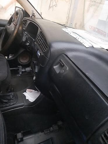 sürət paneli: Volkswagen Golf: 2 l | 1993 il Hetçbek — 3