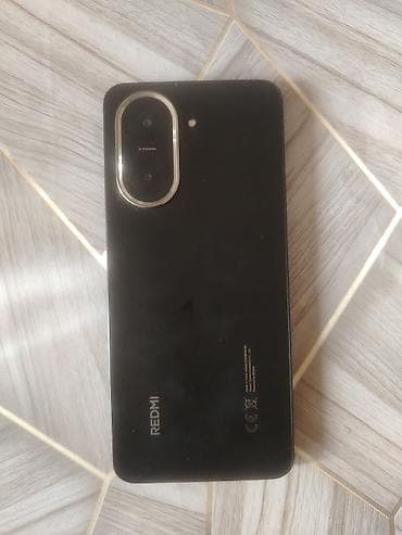 Redmi smartfon Əsas xüsusiyyətlər: - Arxa tərəfdə iri oval modullu AI — 1