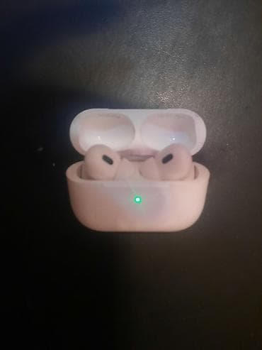Kompüter və noutbuk aksesuarları: Apple AirPods Pro simli/simsiz şarj qabı ilə. Xüsusiyyətlər: - Aktiv — 3