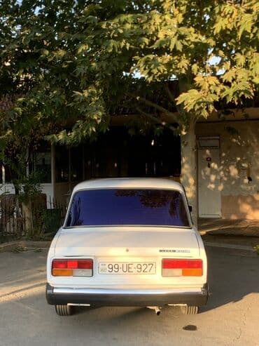 диски на авто ваз 2110 родные: VAZ 2107, ağ rəng, sedan kuzov. Xüsusiyyətlər: - Klassik “Jiquli” — 3