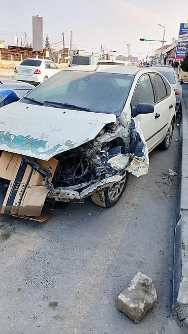 запчасти yamaha: Ford Focus hatchback (ağ rəng) - Kuzov: 5 qapılı hatchback, sağ ön — 5