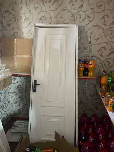 Ağ rəngli interyer qapısı dəsti - Klassik relyef panelli dizayn