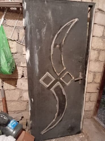 Jalüz qapılar: Dəmir qap 95 azn — 1