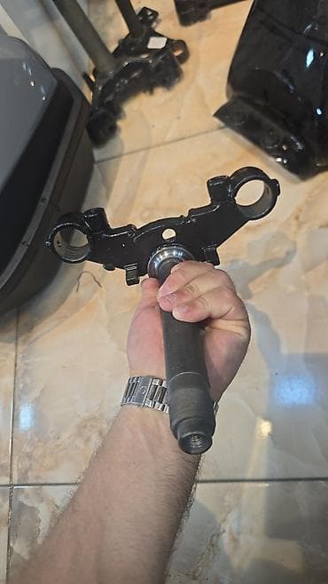 rol destı: Moped/mototsiklet üçün alt sükan körpüsü (triple clamp, sükan dayağı) — 2