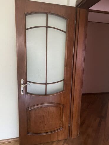 Двери и комплектующие: Taxta iç qapı – şüşəli model - Material: təbii ağac (qoz rəngli — 2