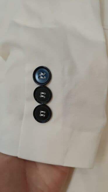 шерстяные женские костюмы: Ağ rəngli qadın kostyum dəsti – pencək və klassik şalvardan ibarət. - — 2