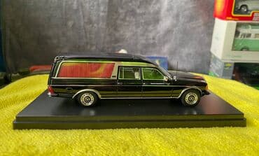 metbex tavan modelleri: Коллекционная модель Mercedes-Benz 200 W123 Hearse black 1982 Schuco — 25