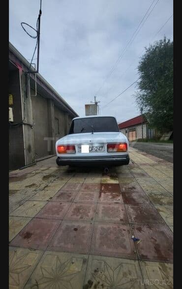 masin ucun qosqu: Model: Lada vaz (VAZ 2107) Kuzov: sedan, 4 qapı Rəng: ağ Yanacaq — 5