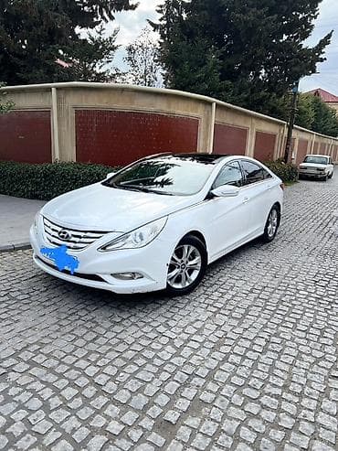 Hyundai Sonata: 2.4 l | 2011 il Sedan