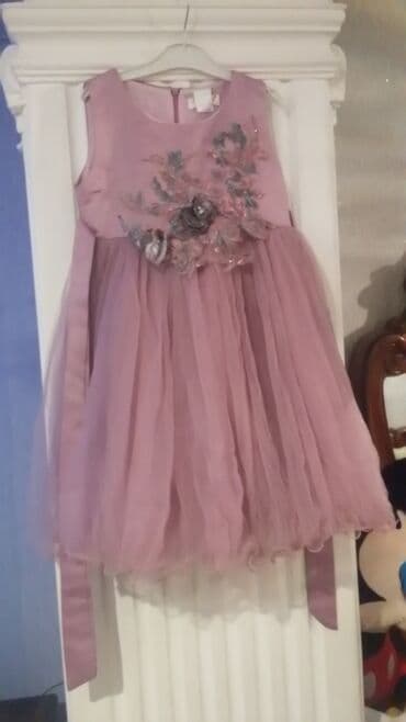 atlas parcadan donlar: Donıar birdəfə geynilib, təzə kimidir, güllü 5,6 yaşa, digəri isə 2,3 — 3