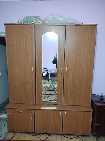İşlənmiş, 3 qapılı, Güzgülü, Qəhvəyi, Digər material, Açılan, Düz dolab