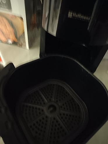 Salam. Air fryer satılır. Yenidir. 7.5lt tutumludur. Üstündə aydın — 3