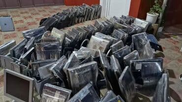 Fərqli ölçülü və formalı kompüter monitorları. İstər ev, istərsə də