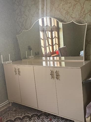 kamo: Geniş güzgülü, ağ rəngli komod təqdim olunur. Model klassik və zərif — 1