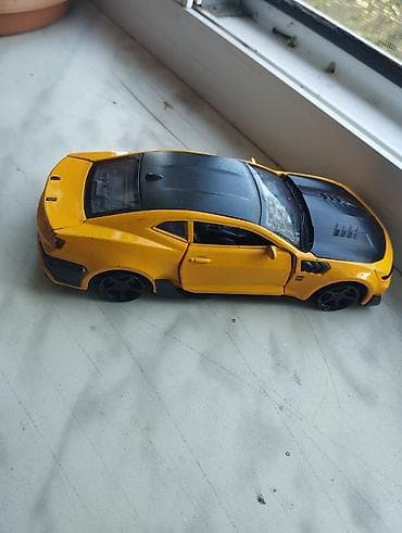 camaro ss: Sarı-qara rəngli metal oyuncaq maşın – idman kupe modeli — 4