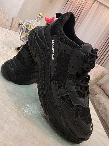Balenciaga Triple S tipli uniseks idman ayaqqabısı – tam qara rəng. -