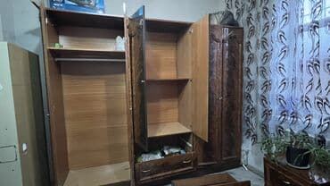 стол с зеркалом: Прямой шкаф, Шифоньер — 4