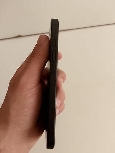 iphone 17 2 ci el: IPhone 16e, 128 GB, Qara, Barmaq izi, Simsiz şarj, Face ID — 5