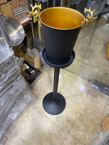 подарок для мужчины: Qara rəngdə, maral başlıklı, qızılı iç hissəli şampan vedrəsi — 1