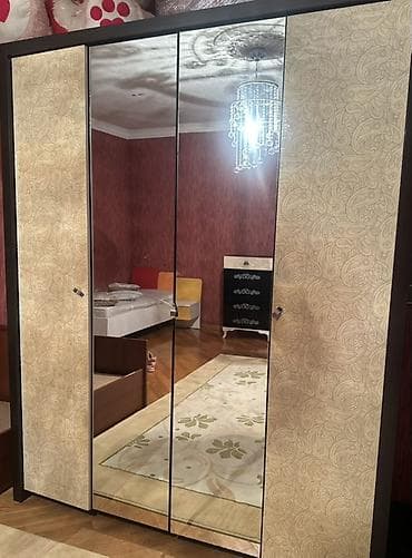 geyim dolabi: Geniş güzgülü qarderob şkafı - Dizayn: 5 qapılı konstruksiya – ortada — 1