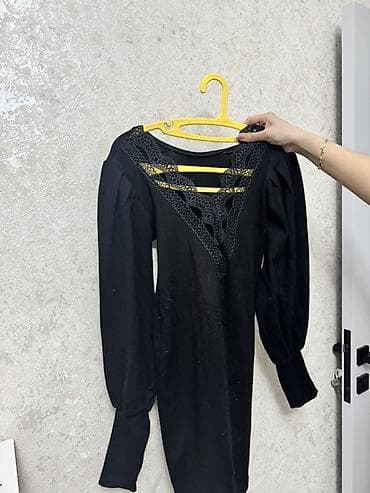 Plaşlar: Qadın geyim dəsti – 3 fərqli tunika/kofta 1) Qara fonlu, rəngarəng — 5