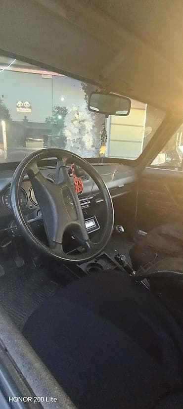 Транспорт: VAZ 2101 “Jiquli” sedan - Korpus: ağ rəng, 4 qapı, xrom bamperlər — 3
