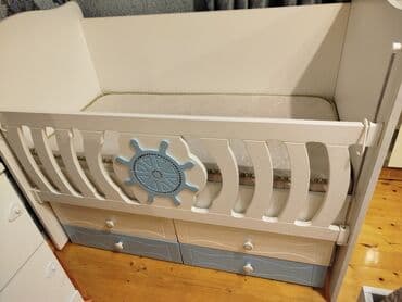 решотка: Для девочки и мальчика, Б/у, Четырехугольная, Колыбель, С бортиками, С матрасом, Без механизма качания — 1