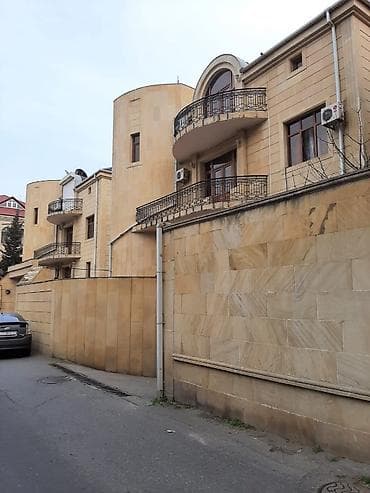 vila evler: T. Əliyev küçəsində. Mülkiyyətdə 650m² olan. 7 sotda 4mərtəbəli 8 — 3