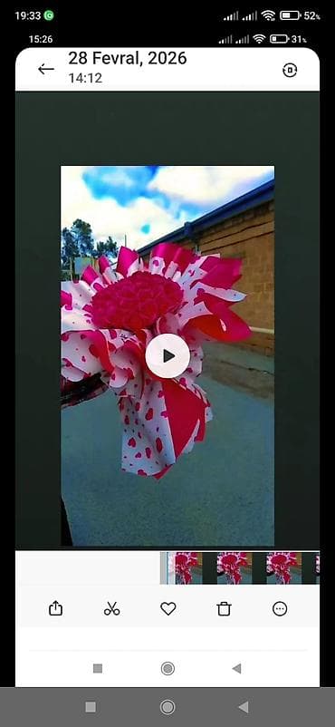 Buket güller - Material: kağız/folqa tipli dekorativ materiallardan