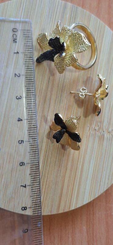 tek qas qizil sirqalar: Комплекты. Новые — 4