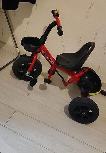 Velosiped Tezedi hediyye verilib,arxada valideyin surmey ucun ruckasi