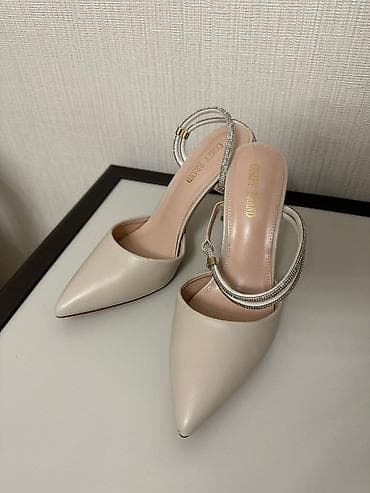 Кроссовки и спортивная обувь: Qiymet 30 azn
Hec geyinilmeyib
Razmer 38 
70 azn alinib — 3