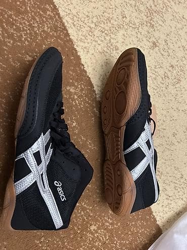 Boksyorka təcili satılır istifadə olunmayıb ASICS güləş/qatı döyüş