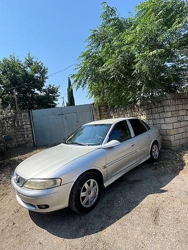 Opel Vectra: 1.8 l | 2001 il 324000 km Sedan — 5