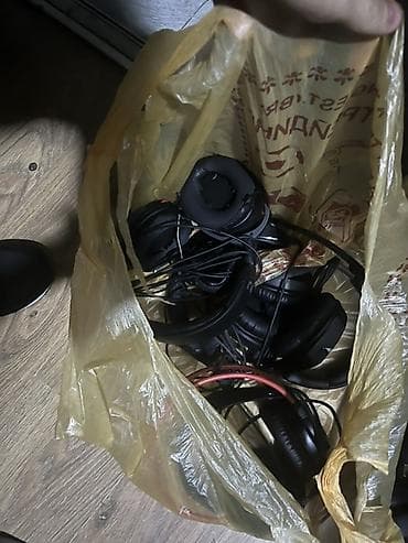 Kanputer kluba alinib 2 3 dene isdiyir sadece mikrofonu isdemir 3