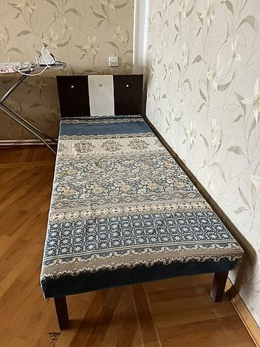 tek kravat: Tək nəfərlik çarpayı - Ölçü: təxmini 90×190 sm (vizualdan çıxarılan — 1