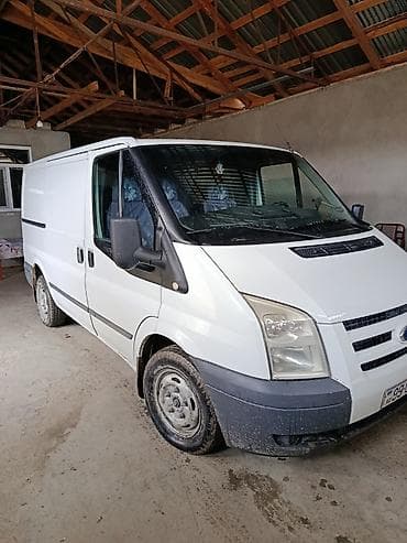 3 23 most: Ford Transit yük mikroavtobusu - Korpus: ağ rəngli, qapalı furqon — 1