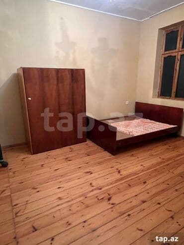 mikrorayon kiraye evler: Geniş və işıqlı otaqlardan ibarət mənzil. Taxta döşəmələr, hündür — 3