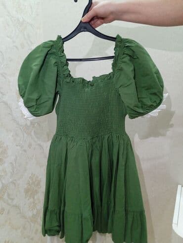 geniş toqqalı ətəklər: Qadın paltarları – 2 model İkisi birgə 50 AZN 1) Yaşıl rəngli — 2