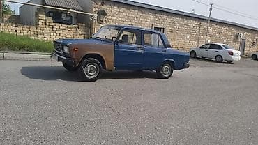 mercedes r17 disk: VAZ 2107 sedan - Kuzov: 4 qapılı sedan, göy rəngli (ön sol — 4