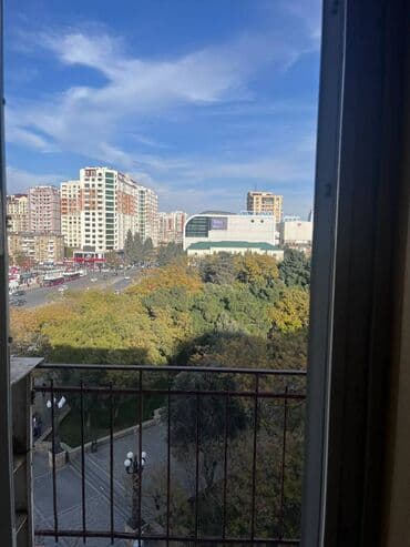 ev certiyojları: Nərimanov metrosunun və parkının düz yanındadır. Əşyaları ilə birlikdə — 4