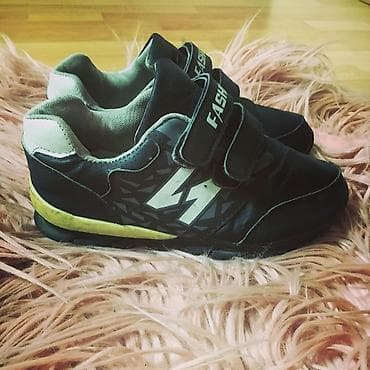 Uşaq geyimi və ayaqqabıları: Razmer:33 Stelka:22,5sm
Qiymet:1AzN — 3