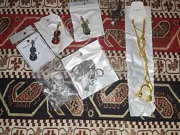 Сумки: Mövzu: Musiqi temalı bəzək əşyaları – broş, kulon və zəncirlər — 1