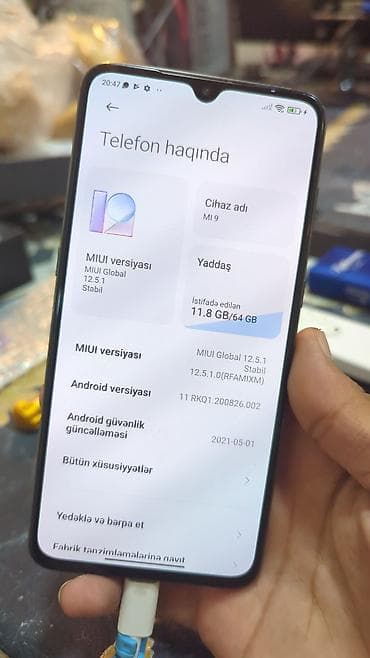 Xiaomi Mi 9, 64 GB, rəng - Göy, 
 İki sim kartlı, Face ID, Barmaq izi — 2
