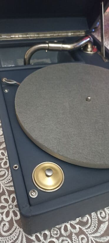 dim listening 1: Retro üslubda çox nadir göy rəngli "LENİNQRAD" patifonu. Üzərində val — 6