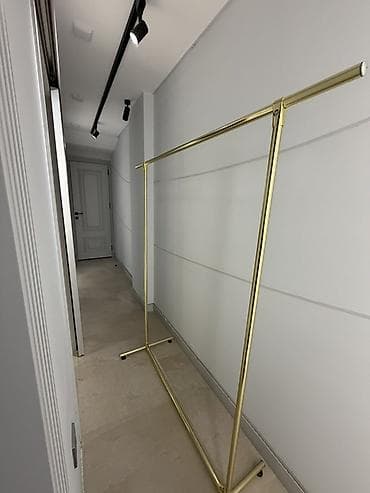 Restoran, kafe avadanlığı: Qızılı rəngdə metal paltar asqısı stendi - Material: möhkəm metal — 2